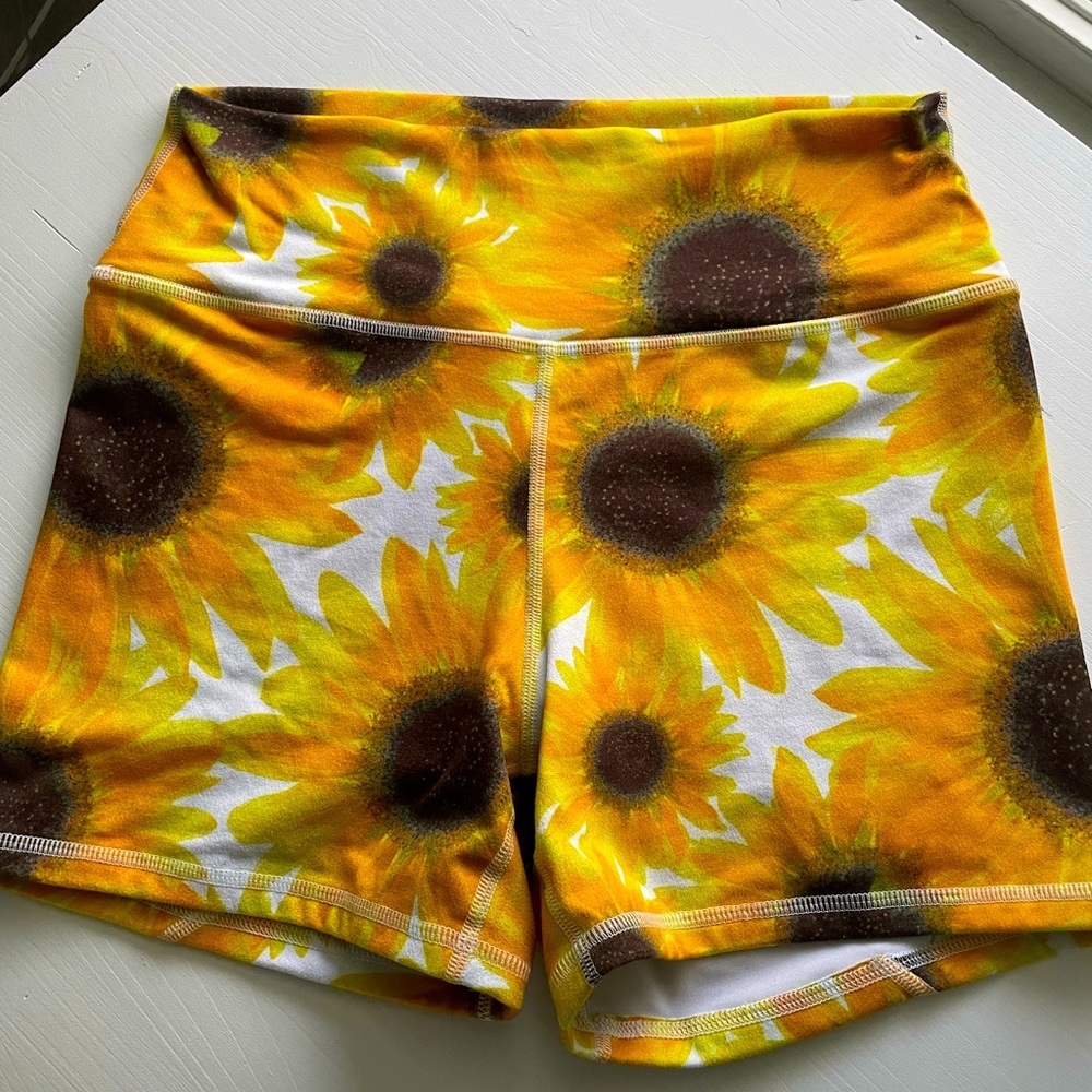 L FLEO true hi contour shorts